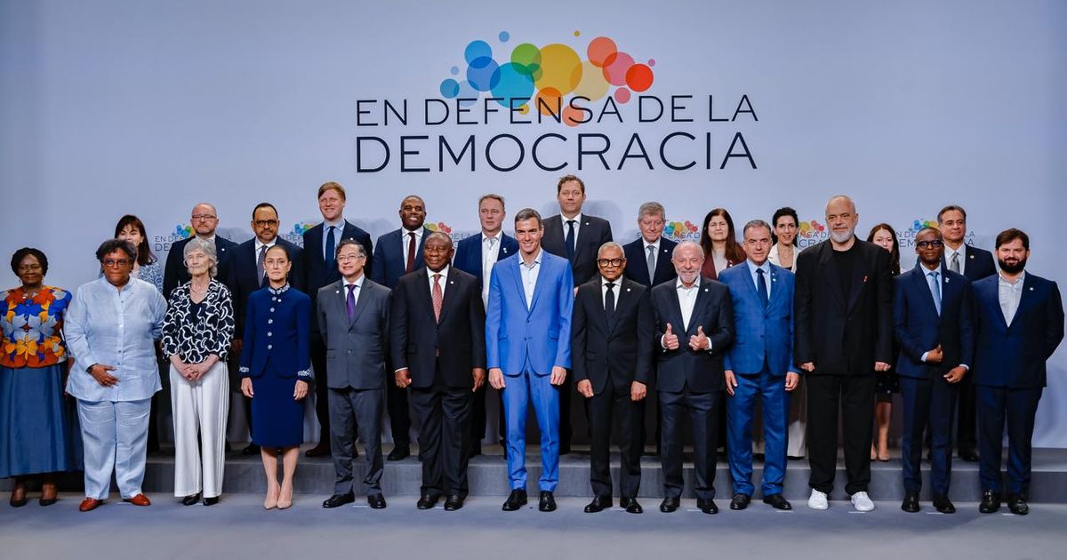 Orsi en cumbre por la democracia: 