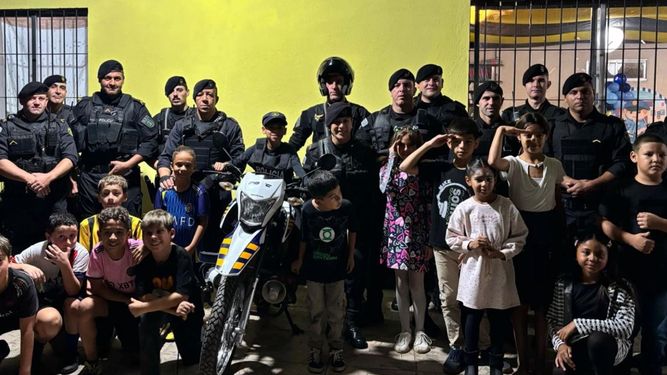 Video: policías de Rivera sorprendieron en su cumpleaños a niño que sueña con convertirse en efectivo