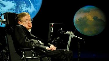 Stephen Hawking predijo que en un siglo no se podrá vivir en la Tierra