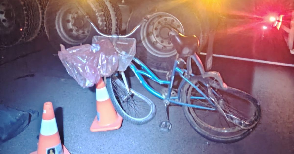 Ciclista sufrió lesiones graves tras ser embestido por un camión en ruta 57