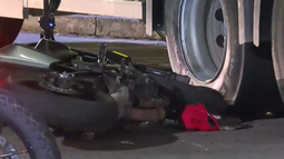 Siniestro fatal en Flor de Maroñas: un motociclista falleció tras chocar con un camión recolector