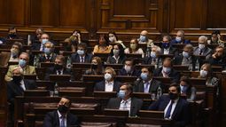 Diputados deberán guardar cuarentena tras caso positivo