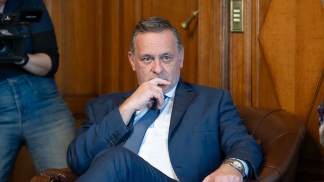 Álvaro Delgado desestimó apoyo de Lacalle Pou a Ojeda tras foto en partido de Uruguay