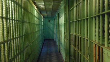 Brasil: Motín en cárcel sigue con cuatro policías como rehenes