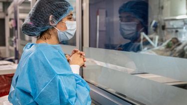 Falleció por COVID-19 una mujer embarazada de 8 meses