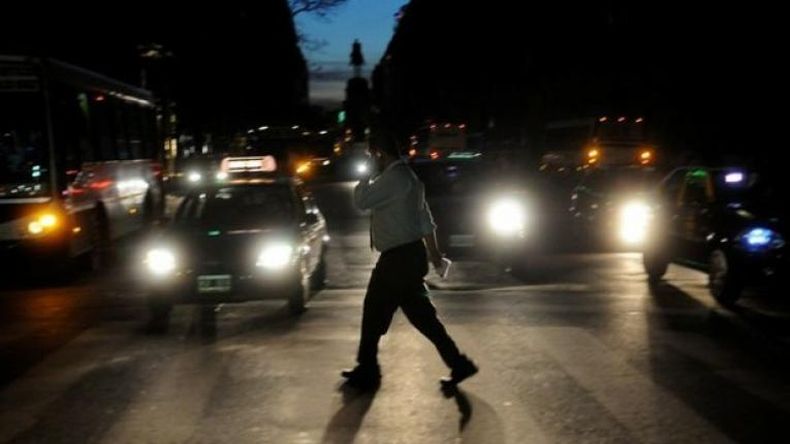 Corte de energía afectó varias provincias de Argentina.
