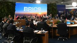 Yamandú Orsi participa en cumbre de los BRICS en Río de Janeiro