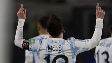 Messi iguala récord de Pelé como máximo goleador