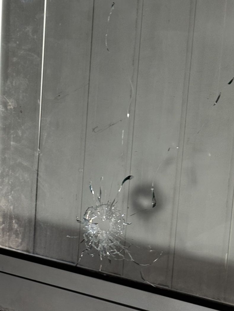 Un niño de siete años resultó herido como consecuencia de una bala perdida que ingresó por la ventana