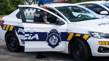 Intentó rapiñar a un repartidor de agua, hirió a dos personas y fue reducido por los vecinos Intentó rapiñar a un repartidor de agua, hirió a dos personas y fue reducido por los vecinos