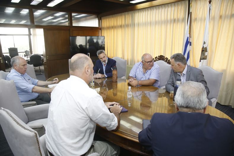 Yamandú Orsi y Alfredo Fratti se reunieron con Miguel Abella por situación de déficit hídrico