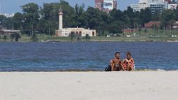 Intendencia intensifica limpieza de playas de Montevideo de cara a la temporada.