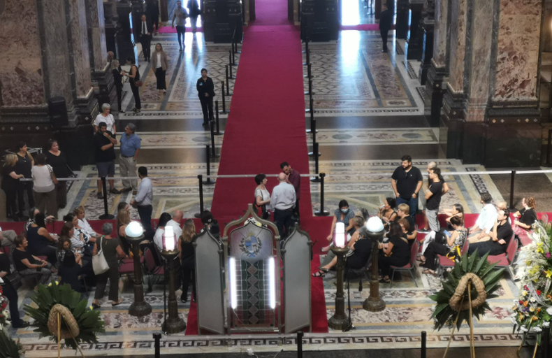 La exlegisladora Ivonne Passada fue velada en el Salón de los Pasos Perdidos del Parlamento.