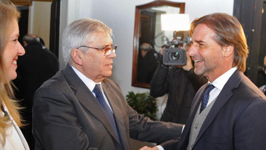 Presidente Lacalle Pou, ministro Tabaré Viera y la presidenta de la Cámara Uruguaya de Turismo, Marina Cantera.
