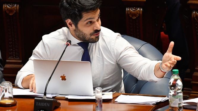 Informe solicitado por el FA indica que Andrés Ojeda debería perder su banca en el Senado