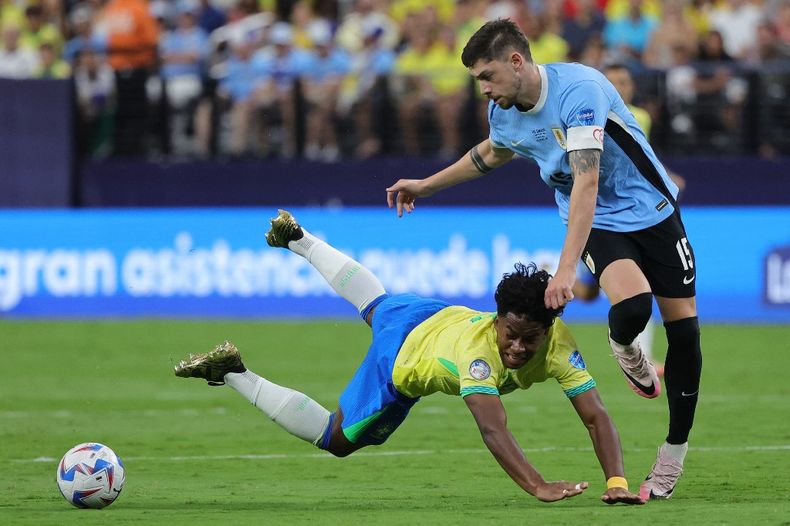 Uruguay y Brasil se enfrentan por los cuartos de final de la Copa América | AFP