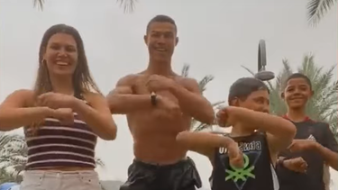 El baile de Cristiano Ronaldo con su familia se viralizó en TikTok.