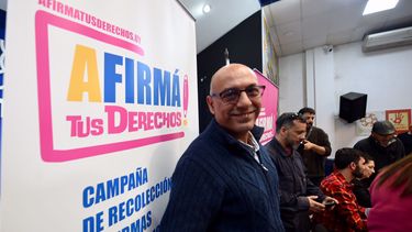 El presidente del Pit Cnt, Marcelo Abdala, lanzó la campaña de recolección de firmas para lograr un plebiscito contra la reforma previsional.