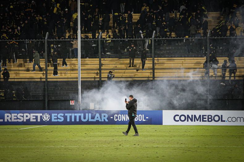 Incidentes tras Peñarol-Corinthians: la Policía lanzó gases lacrimógenos y balas de goma en la salida