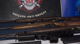 San Carlos: tras varios allanamientos incautaron drogas, dinero y armas, entre ellas un subfusil Uzi