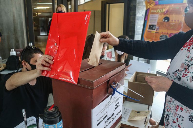 Estudian sanción para funcionario que trabajó siendo positivo de COVID-19