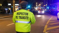 Un peatón golpeó a inspector de tránsito y huyó
