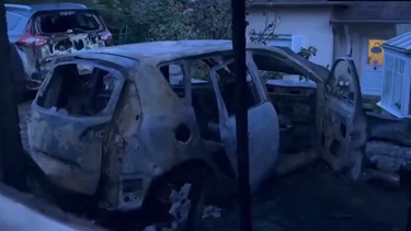 Ataque con un vehículo a la casa del alcalde de LHaÿ les Roses, en Francia, por disturbios tras la muerte de un joven a manos de la Policía.