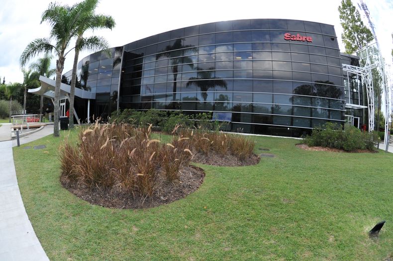 Propuesta del MTSS de que empresas anuncien cierres previamente genera críticas entre oposición y empresarios