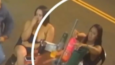 brasil: estaba sentada a la mesa de un boliche y una moto se la llevo puesta; mira las imagenes