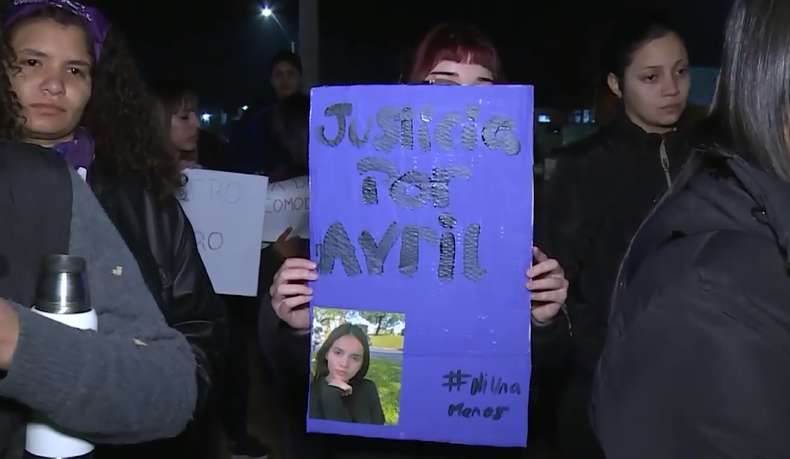Familiares y amigos de Avril piden justicia: testigo contó que vio cómo el agresor sacó "una cuchilla grande"