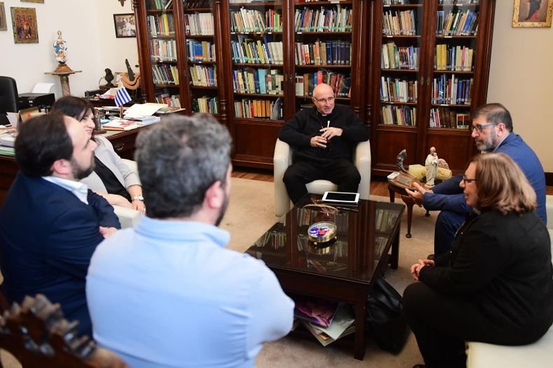 Daniel Sturla recibió a una delegación del Frente Amplio en el marco de la visita del papa León XIV