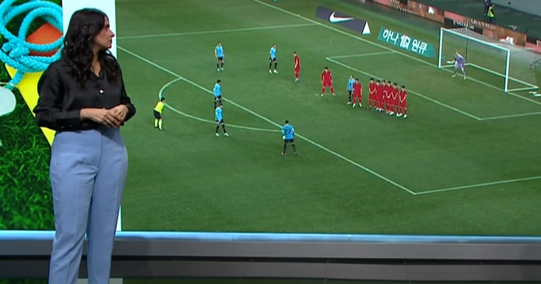 La exárbitro Claudia Umpiérrez analizó el partido Uruguay 2 Corea del Sur 1.