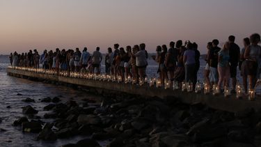 Encendido de velas en el Muelle de Mailhos.&nbsp;