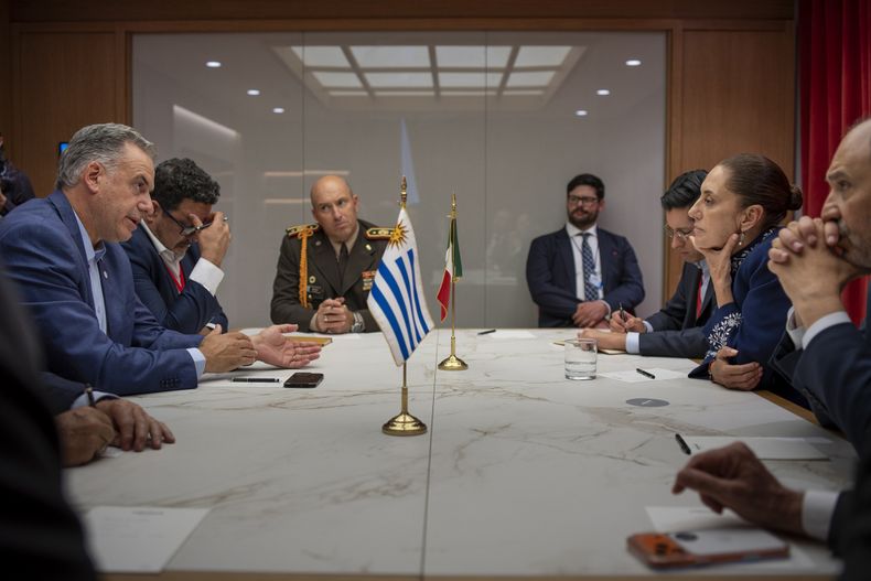 Reunión con Sheinbaum, visita a centro de tecnología y encuentro con uruguayos: la agenda de Orsi en España