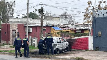 El auto desde el que cometieron el ataque fue abandonado a pocas cuadras.