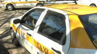 Detuvieron a conductor de un taxi tras hallar droga en el vehículo durante inspección policial. Imagen genérica.