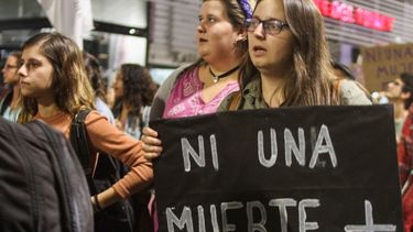Violencia de género: en el primer semestre de 2024 bajaron las denuncias y los femicidios