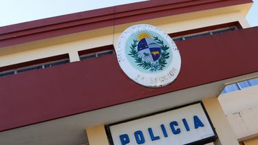 un policia de civil hirio de bala a un delincuente que entro a rapinar un bar en artigas