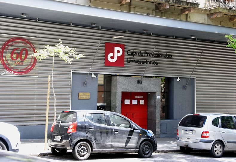Tras las críticas, Caja de Profesionales sostuvo que "tiene facultades para recaudar" el timbre sobre actos médicos