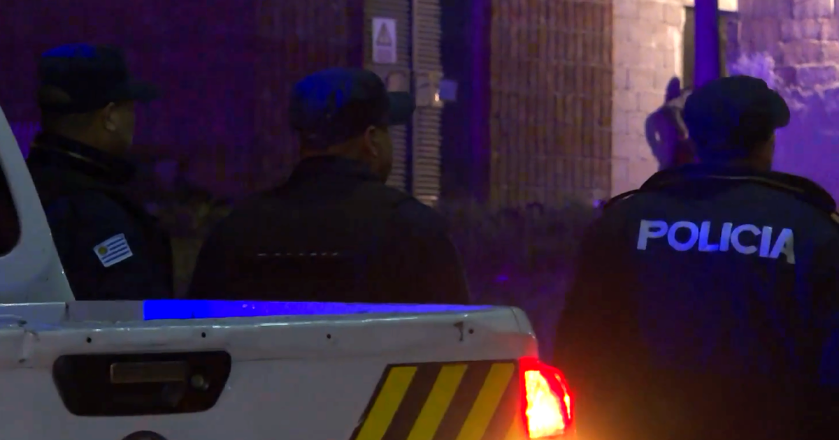 Allanamientos ilegales y pedidos de dinero en bocas de drogas: investigan a policías de Zona IV en el Cerro