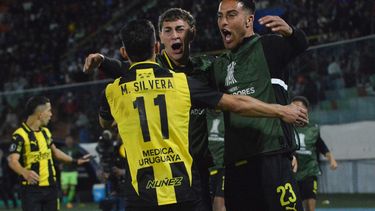 penarol goleo a san antonio bulo bulo en la altura y quedo primero en su grupo