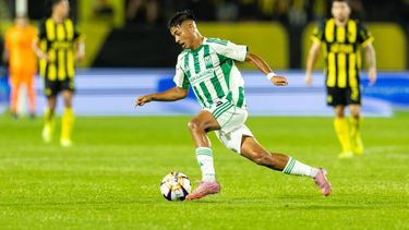 Racing ganó a Peñarol 2-1 en el CDS y volvió a liderar el Apertura Racing ganó a Peñarol 2-1 en el CDS y volvió a liderar el Apertura