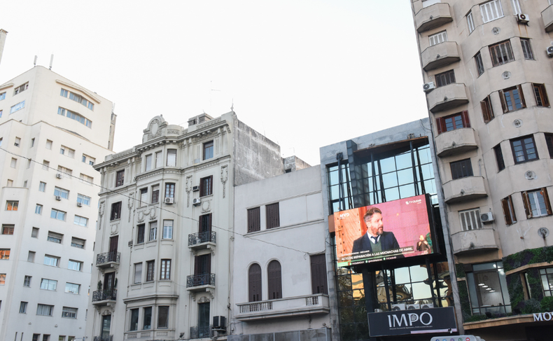 IMPO renovó su pantalla de 18 de Julio: mejoras tecnológicas, inversión y el destino de los paneles antiguos