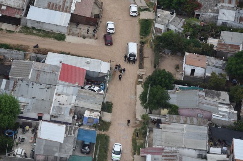 Cuatro detenidos en diez allanamientos en Las Piedras y Montevideo en investigación por doble homicidio