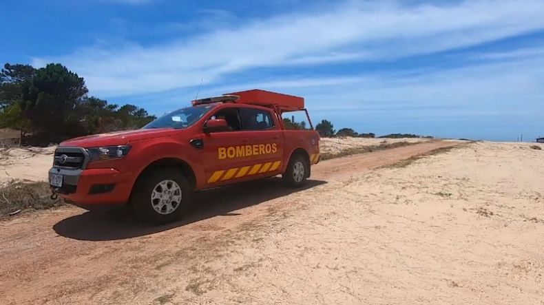 Bomberos realiza limpieza de predios y brinda capacitaciones de cara al verano