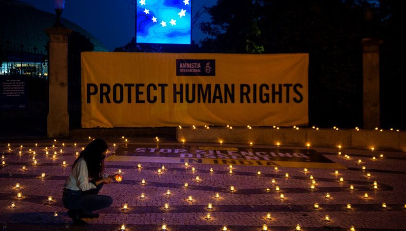 Amnistía denuncia preocupante deterioro de derechos humanos en El Salvador.