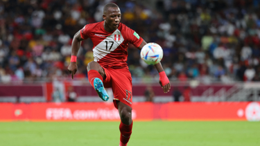 Luis Advíncula anunció que dará un paso al costado de la selección de Perú.