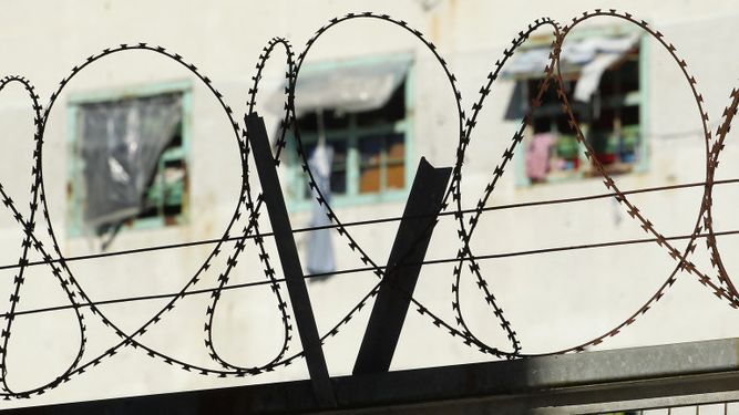 Intentan determinar causa de muerte de interno de Las Rosas