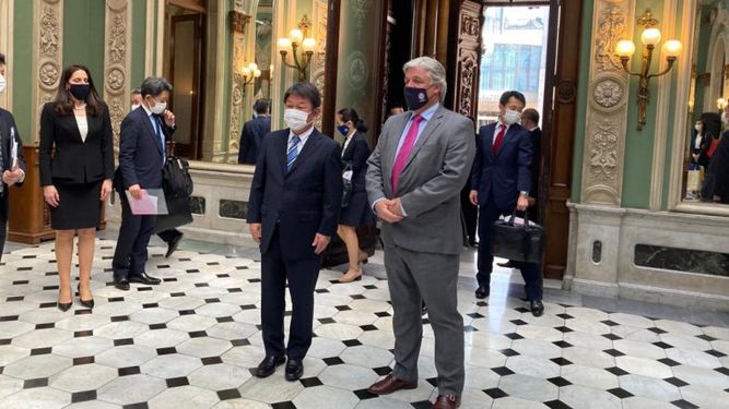 Bustillo se reunió con su par japonés para profundizar la relación bilateral