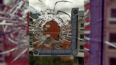 Bala ingresó por la ventana de un apartamento en Villa Española